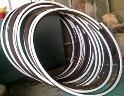 赤峰弯圆加工：塑造工业之弧